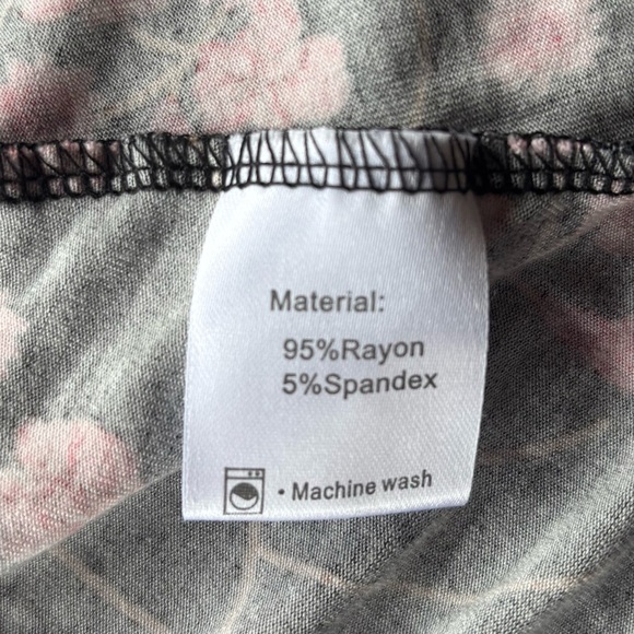 Elegant Floral Midi Dress in Black and Pink - Picture 4 of 7